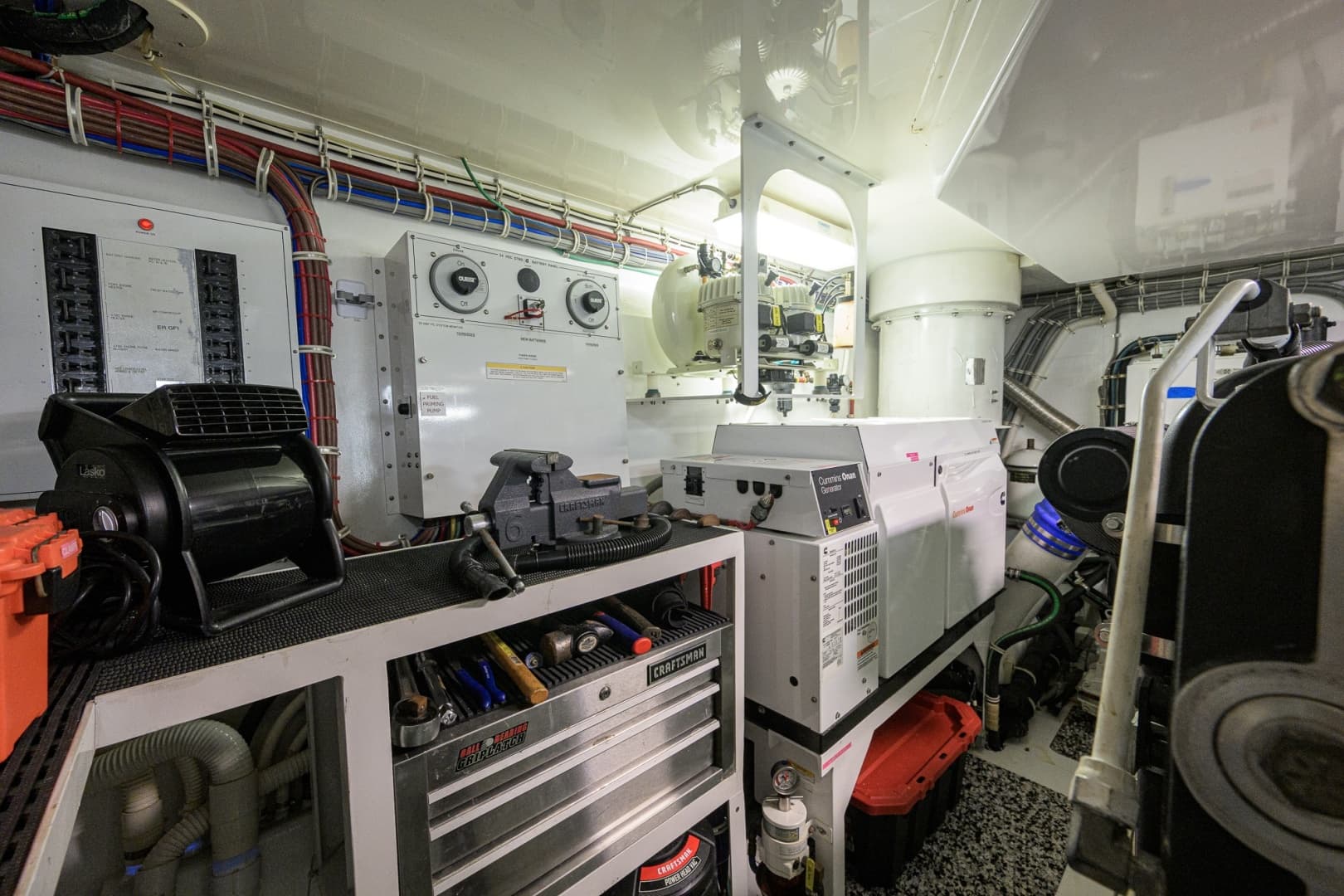 2013 Hatteras 80 Motor Yacht