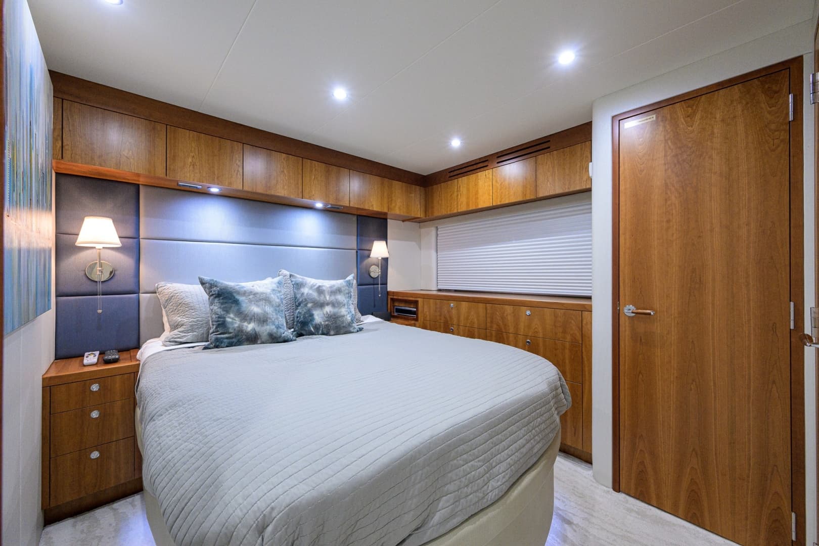 2013 Hatteras 80 Motor Yacht