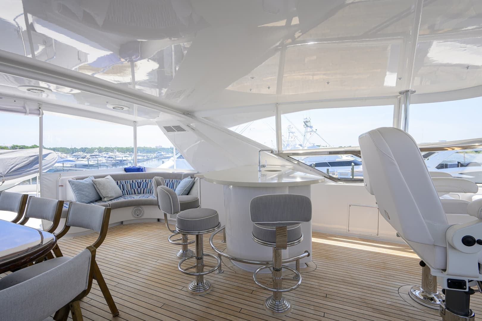 2013 Hatteras 80 Motor Yacht
