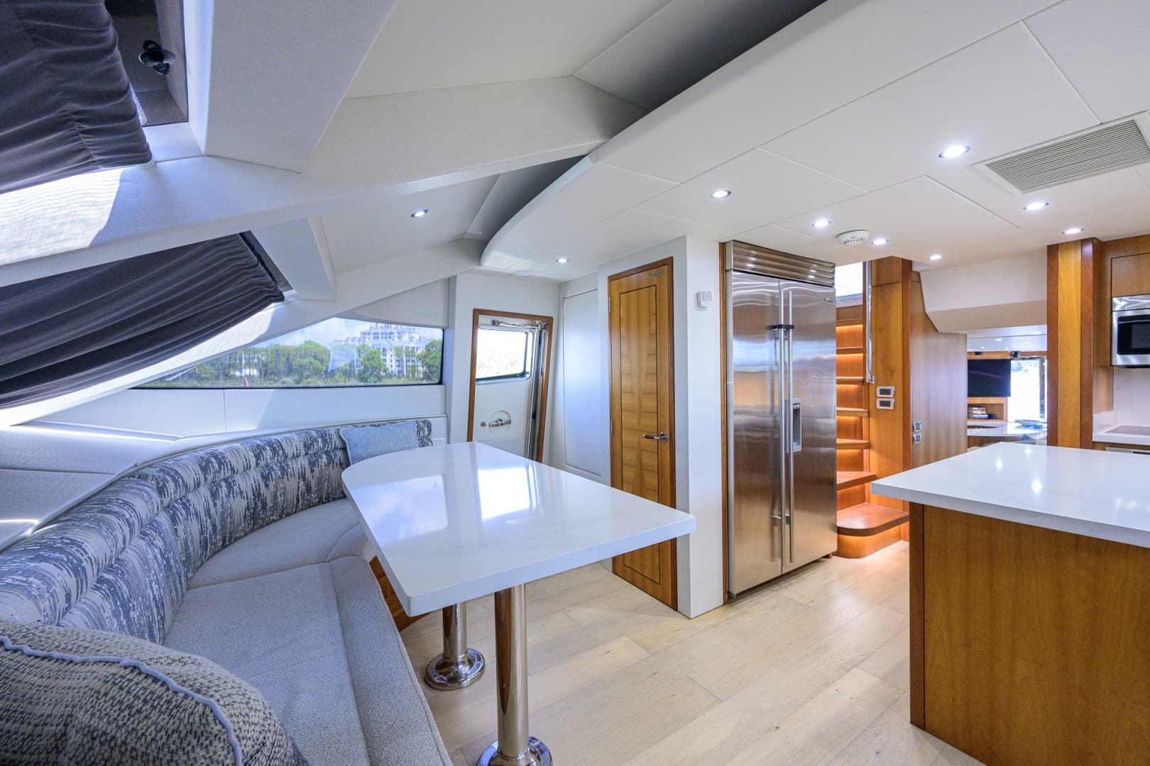 2013 Hatteras 80 Motor Yacht