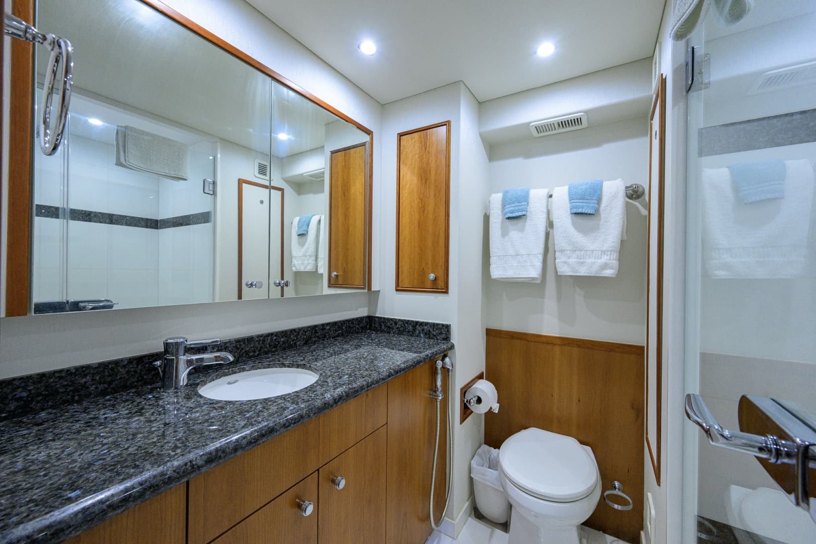 2013 Hatteras 80 Motor Yacht