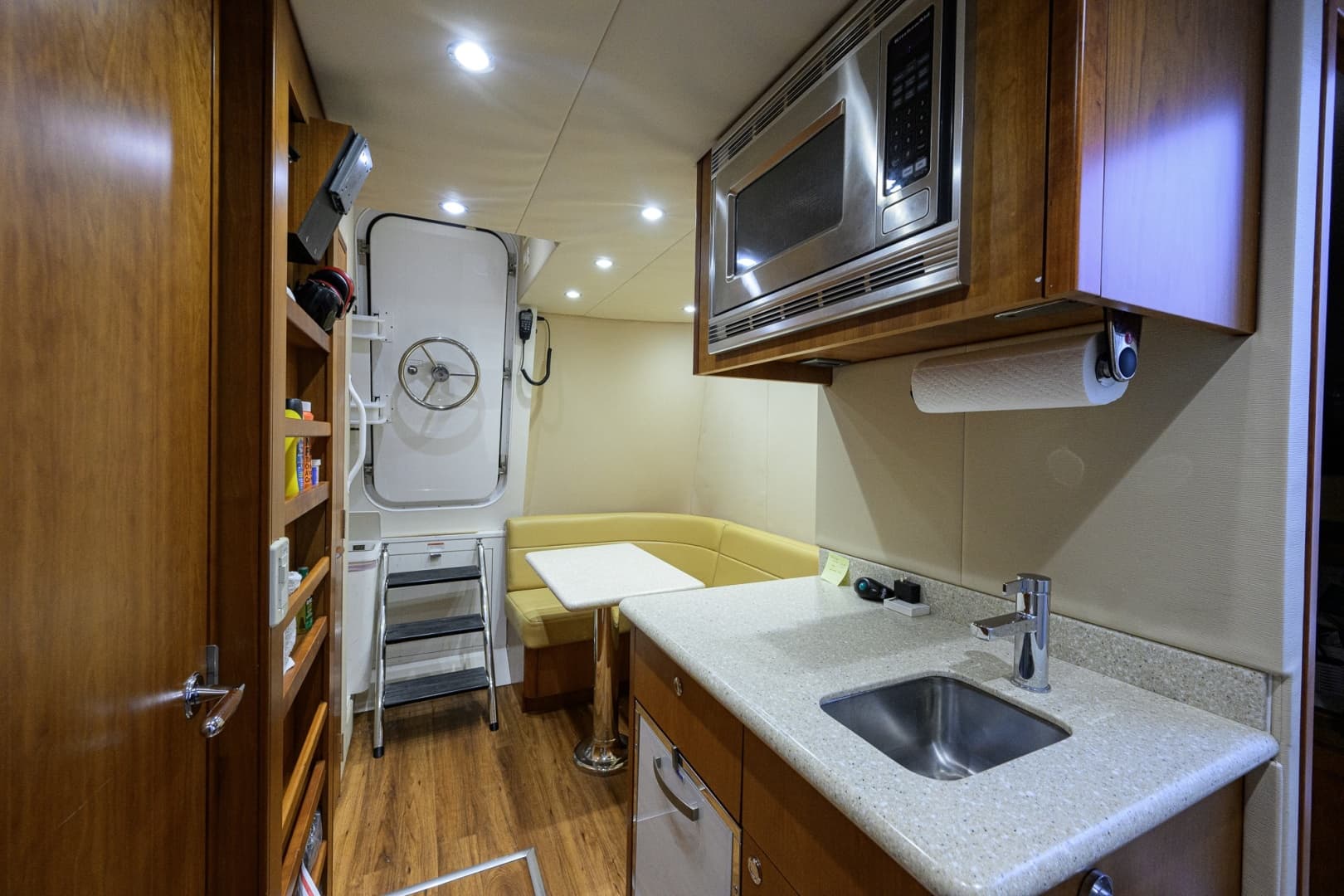 2013 Hatteras 80 Motor Yacht