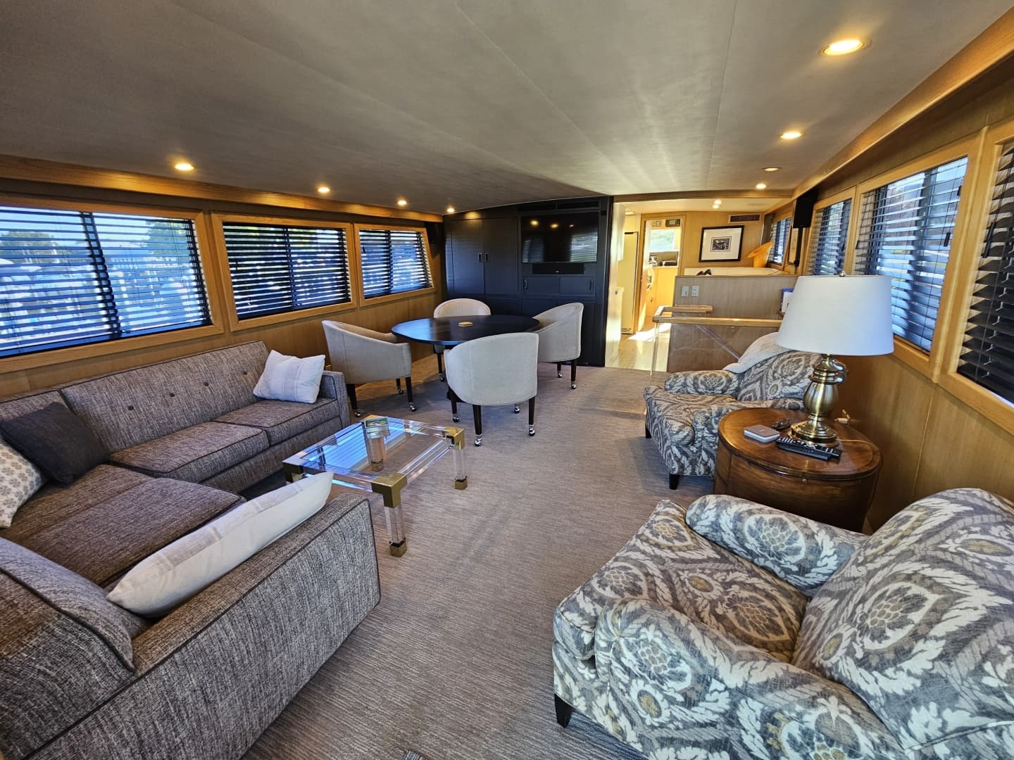 1991 Hatteras 70 Cockpit Motor Yacht