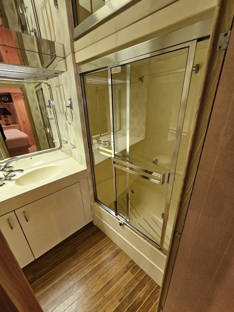 1991 Hatteras 70 Cockpit Motor Yacht