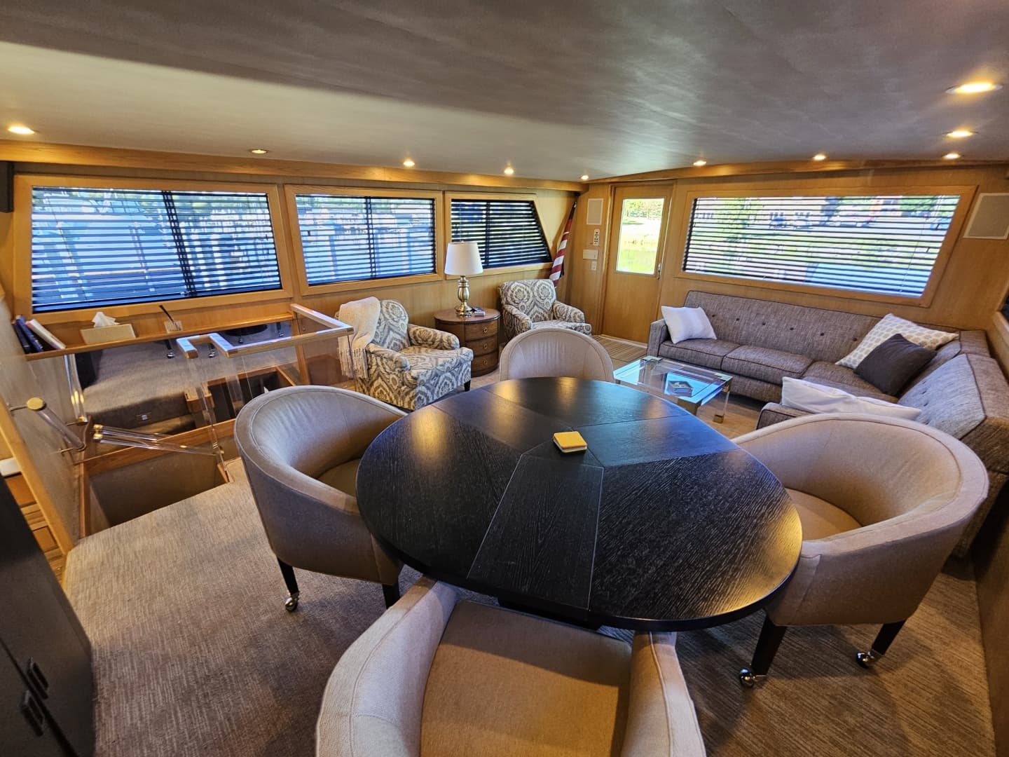 1991 Hatteras 70 Cockpit Motor Yacht