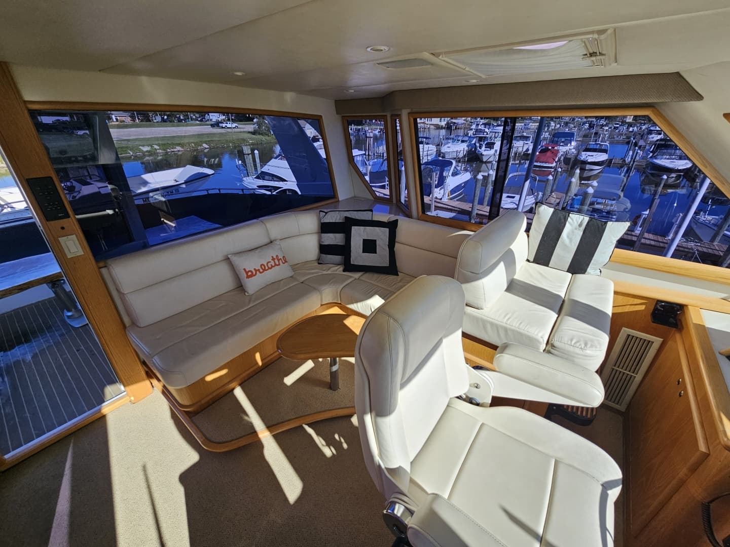1991 Hatteras 70 Cockpit Motor Yacht