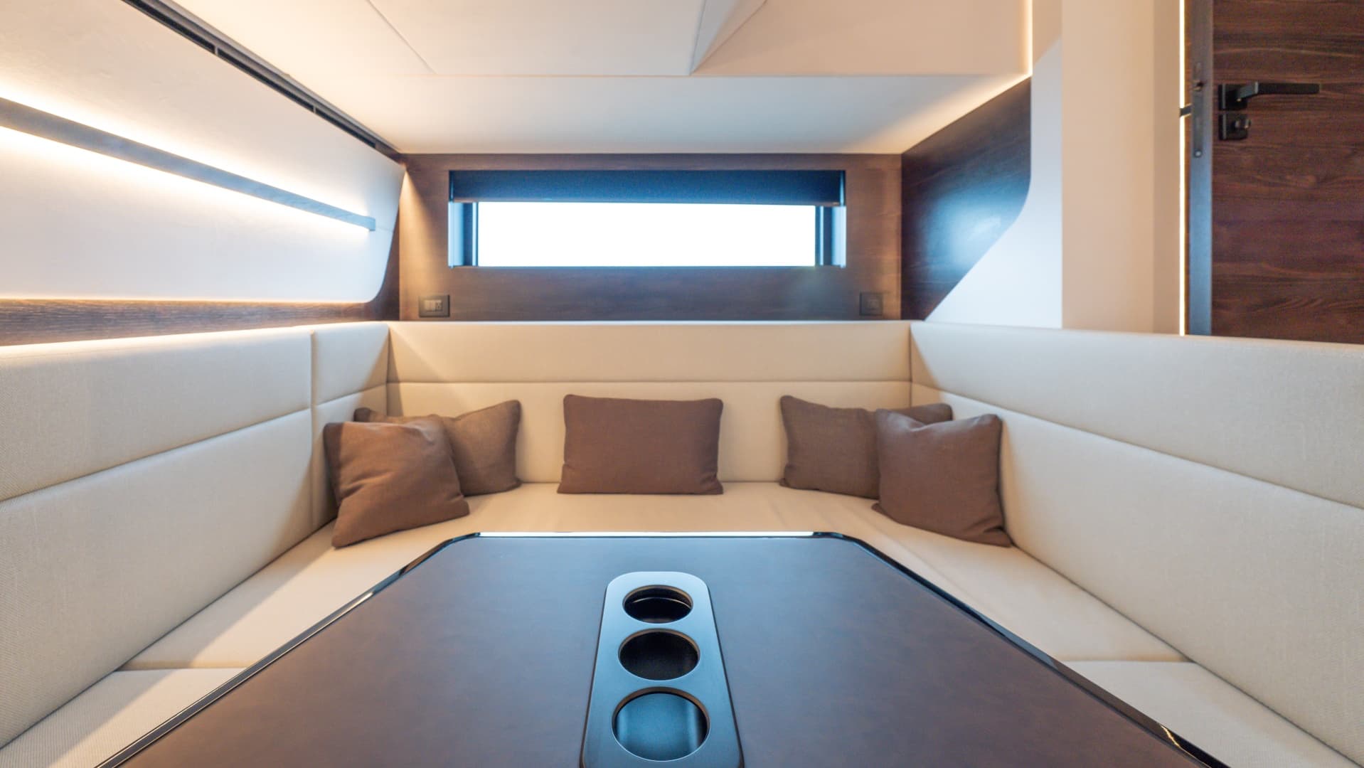 2026 Vanquish Yachts VQ70