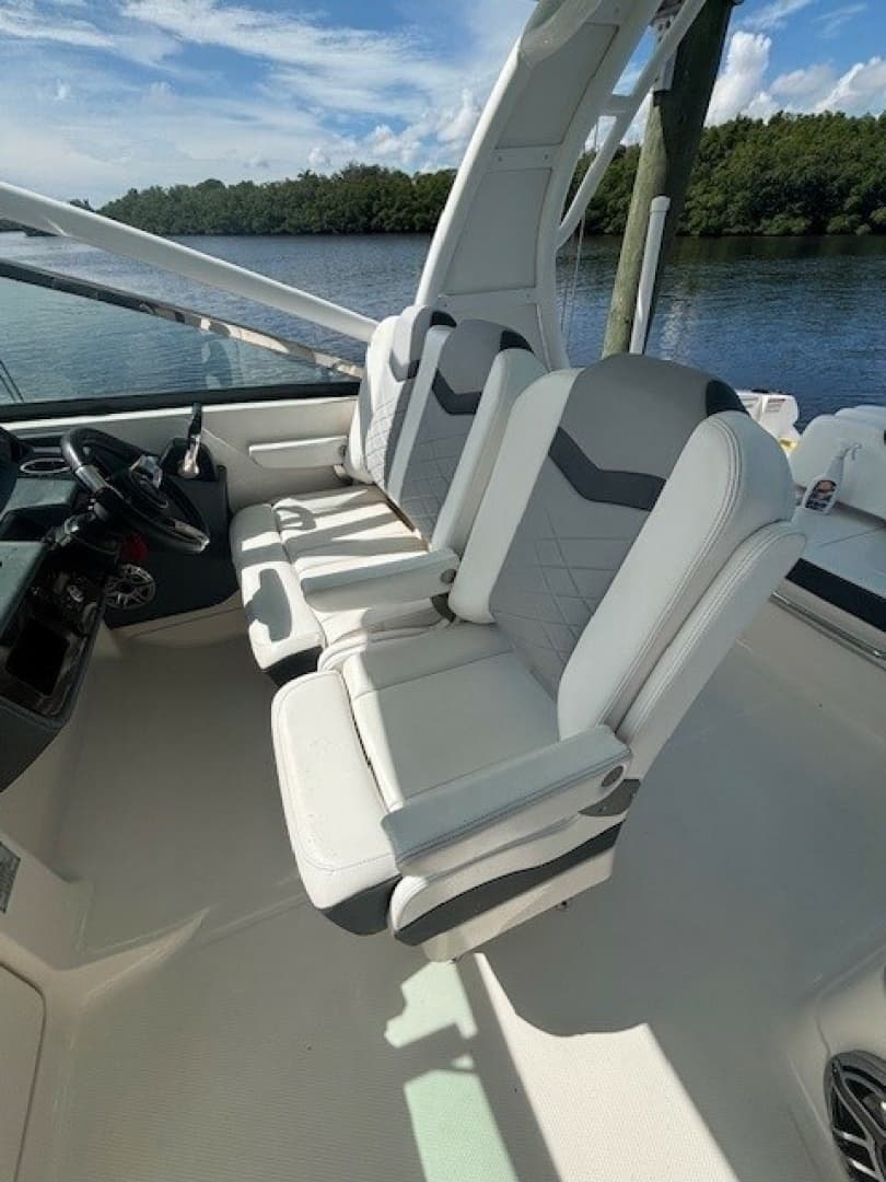 2021 Chaparral 28 OSX