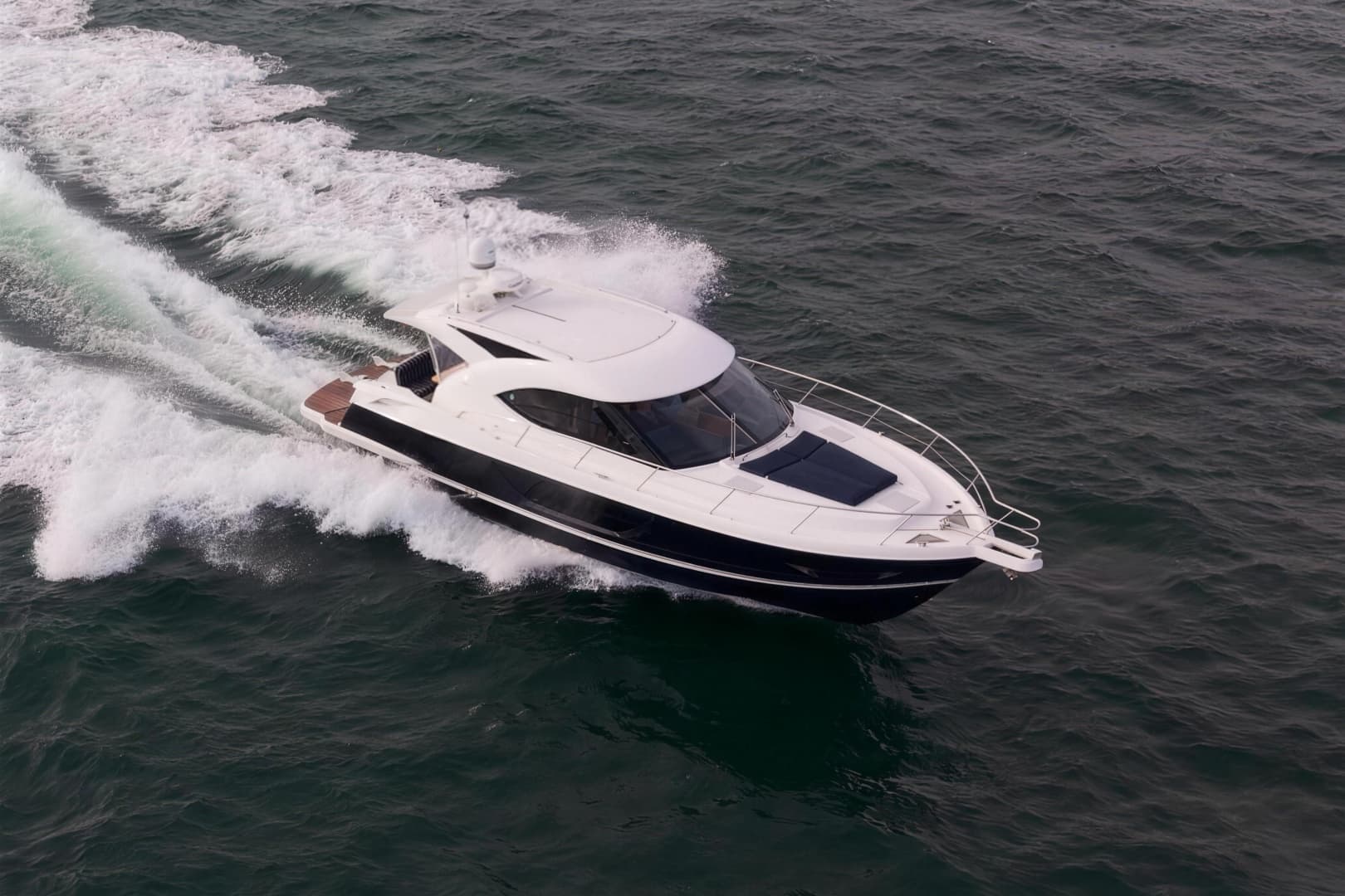 2015 Riviera 4400 Sport Yacht