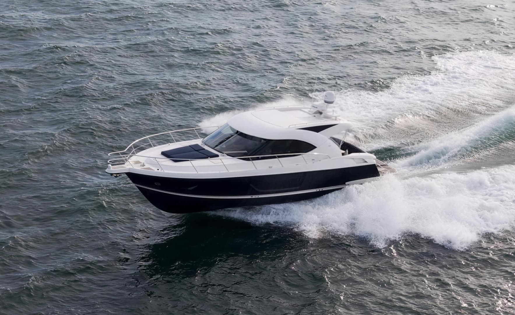 2015 Riviera 4400 Sport Yacht