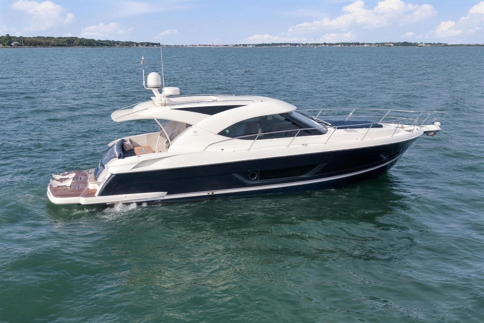 2015 Riviera 4400 Sport Yacht