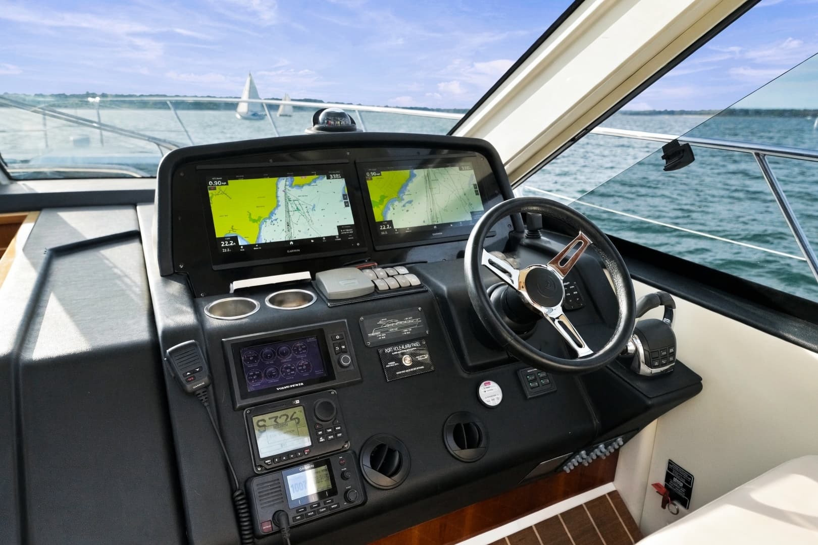 2015 Riviera 4400 Sport Yacht