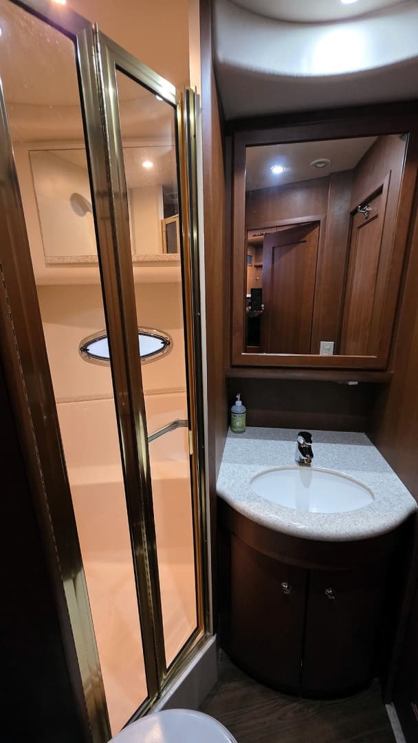 Guest Head Vanity and Shower