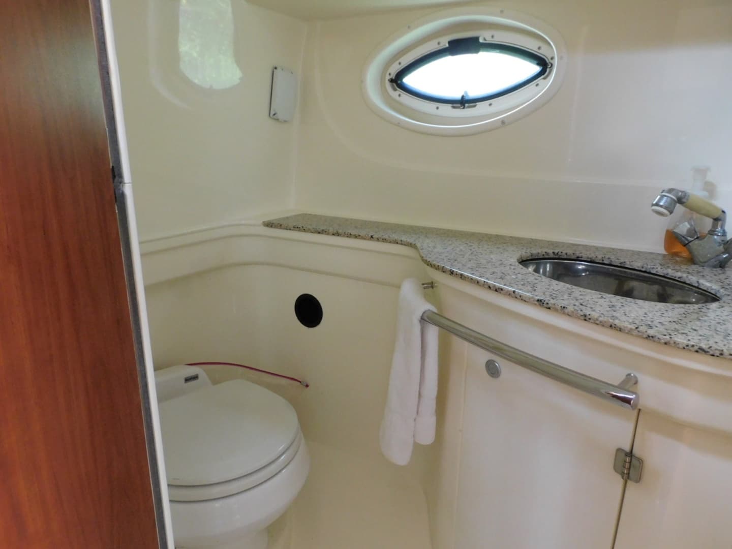 2007 Monterey 330 Sport Yacht