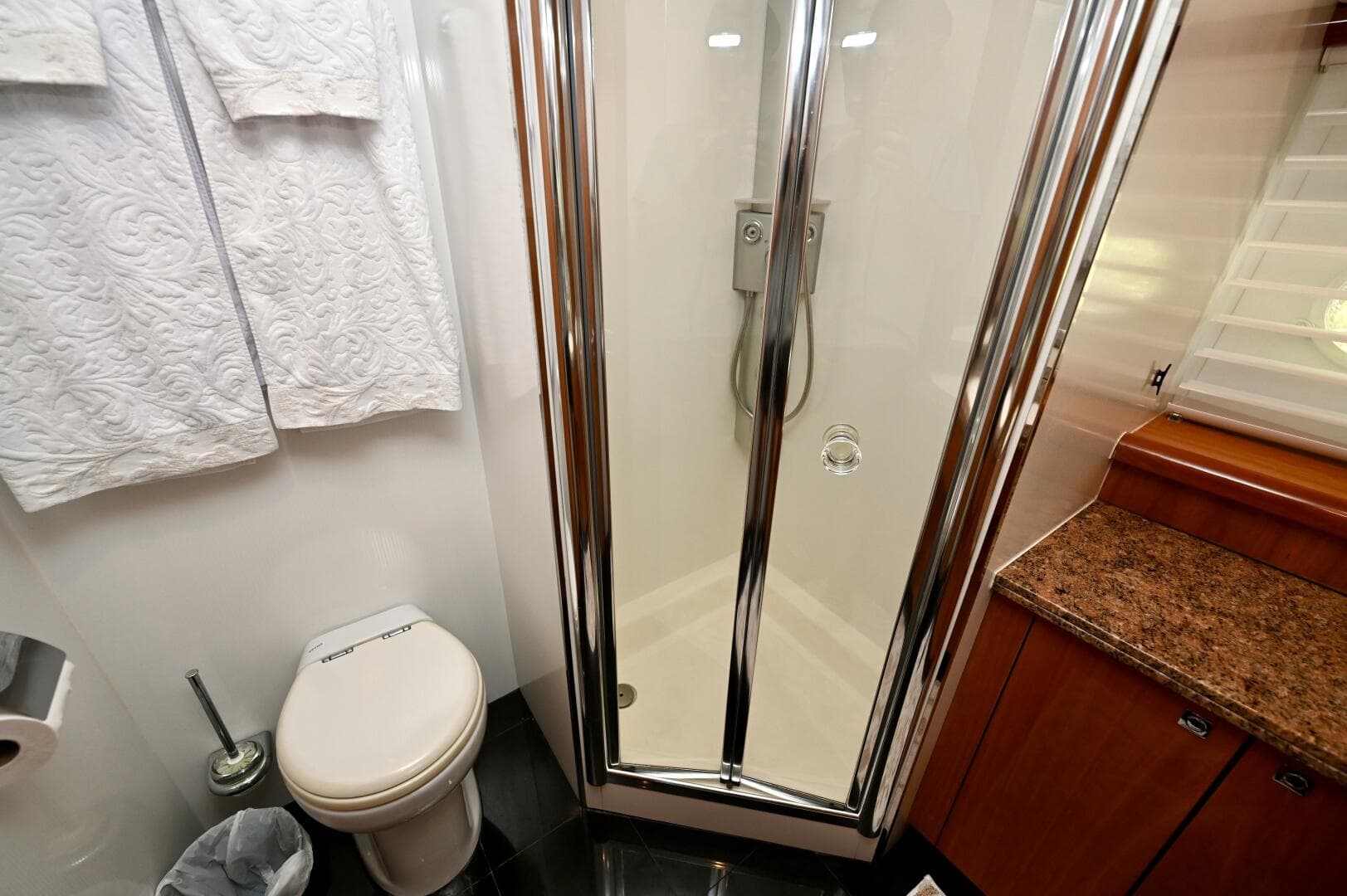 Bella - Port Guest Ensuite Head