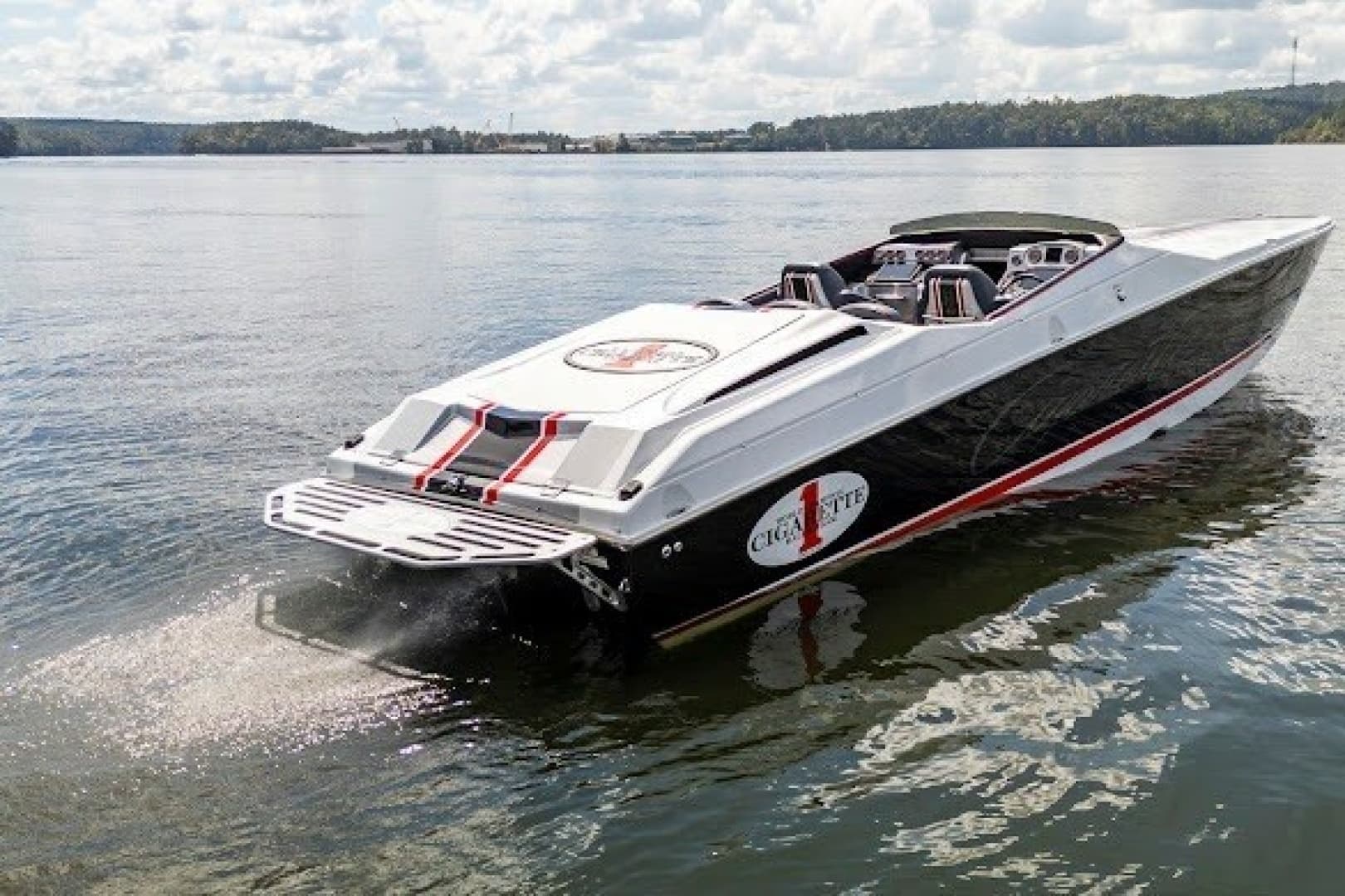 2018 Cigarette 42X