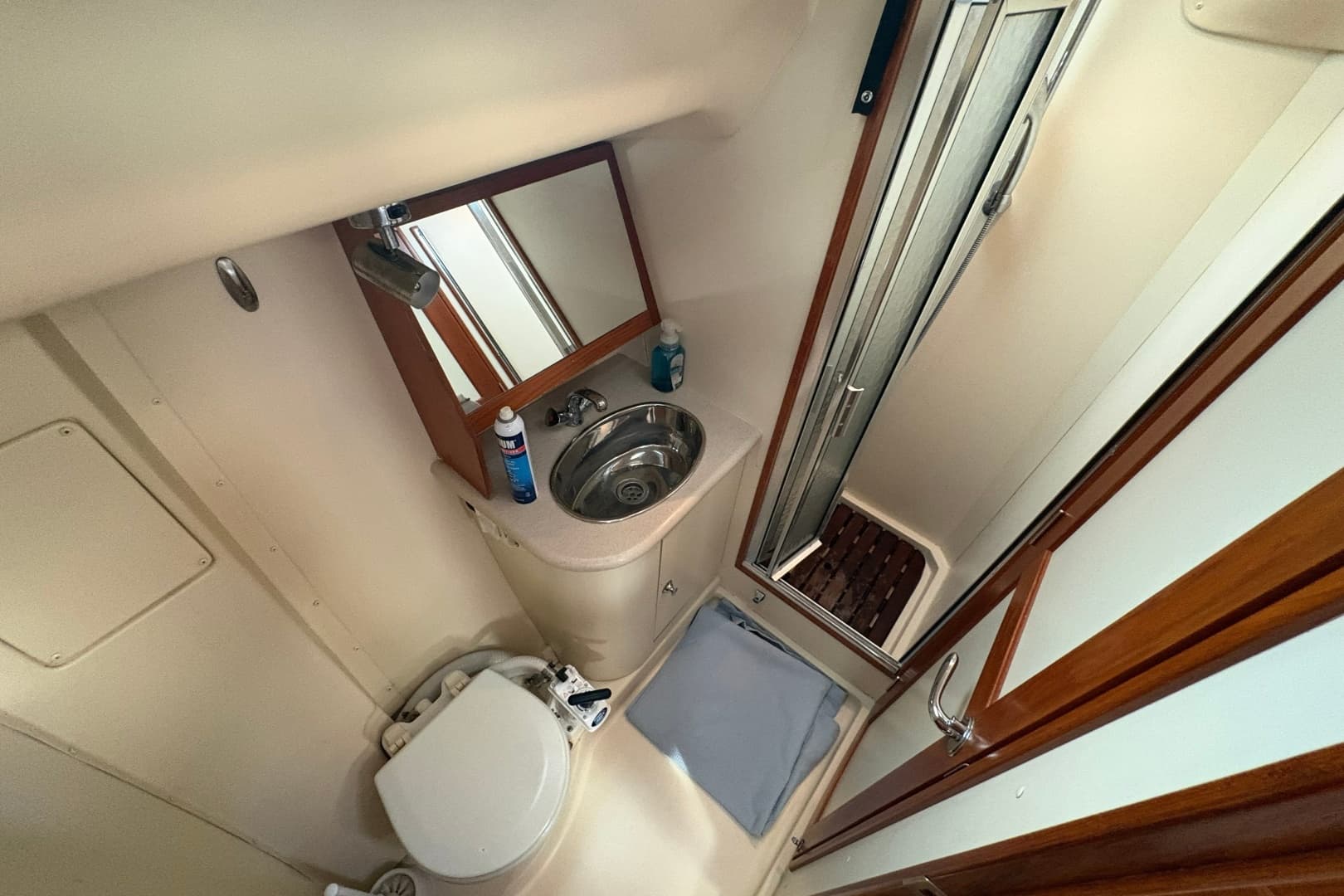 2007 Hunter 41 Deck Salon