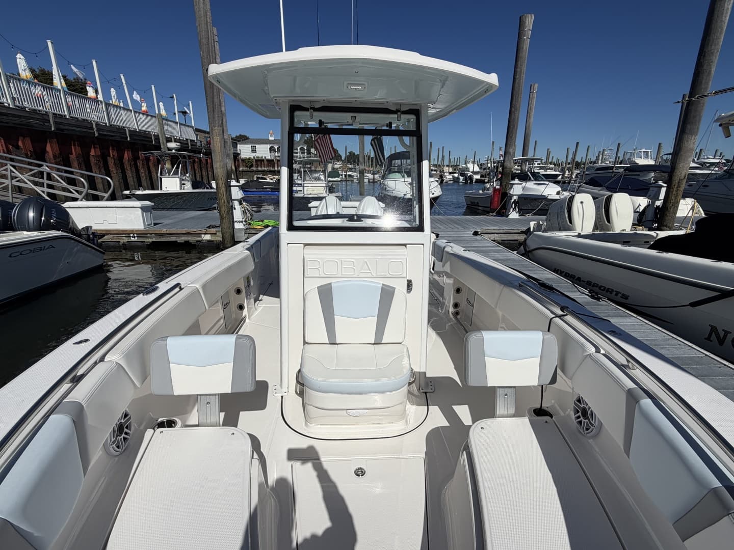 2025 Robalo R250