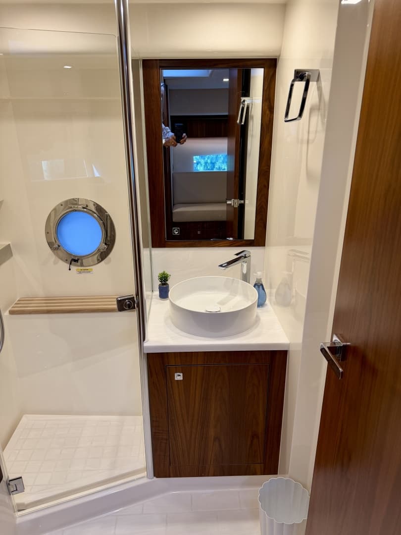 2020 Riviera 4800 Sport Yacht