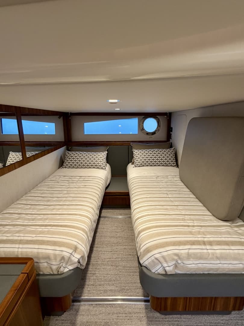2020 Riviera 4800 Sport Yacht