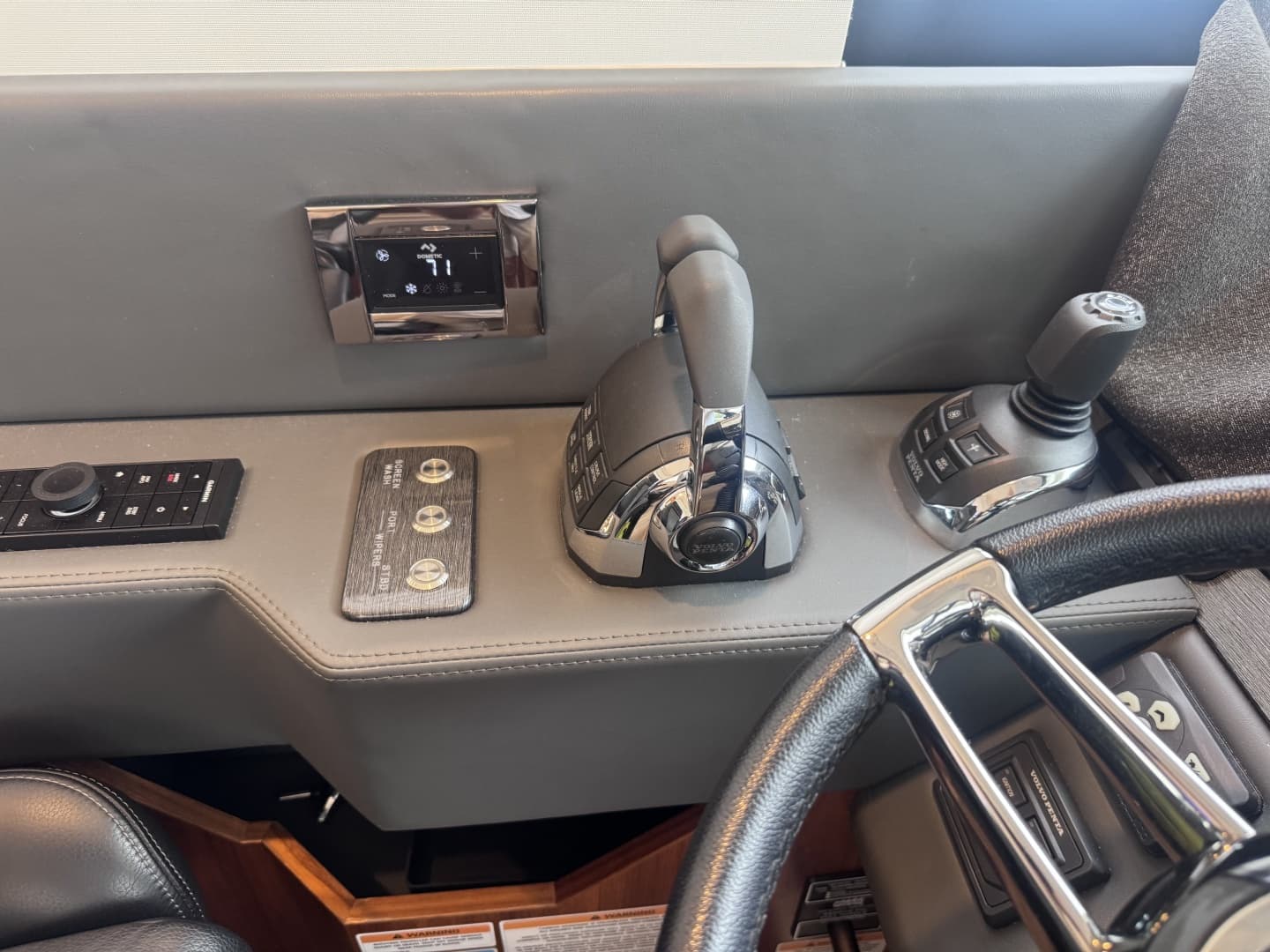 2020 Riviera 4800 Sport Yacht