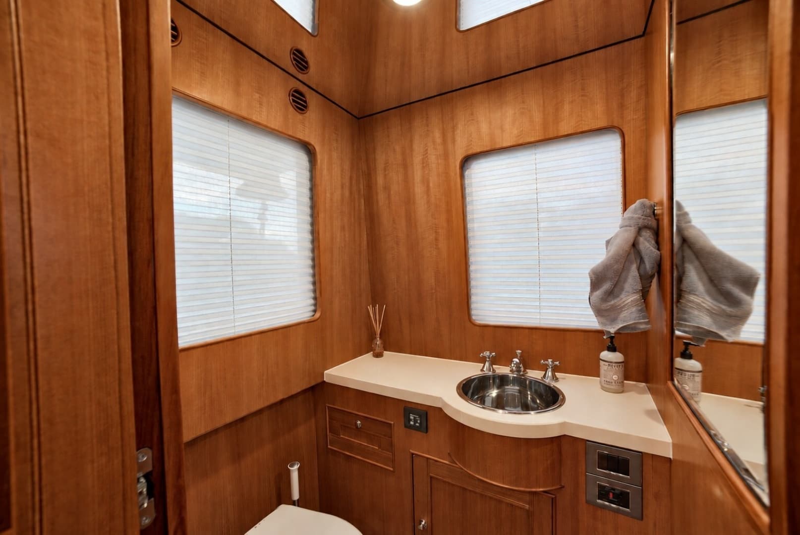 2017 Marlow Explorer 80E-CB