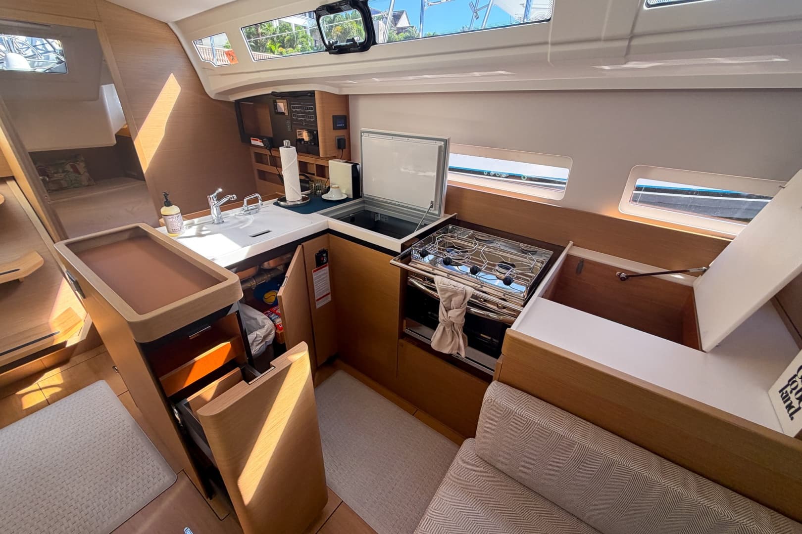 2024 Jeanneau Sun Odyssey 410