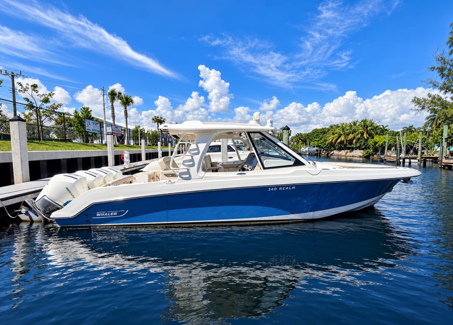 2020 Boston Whaler 