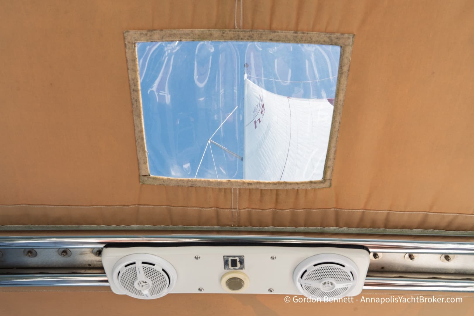 2005 Hunter 38
