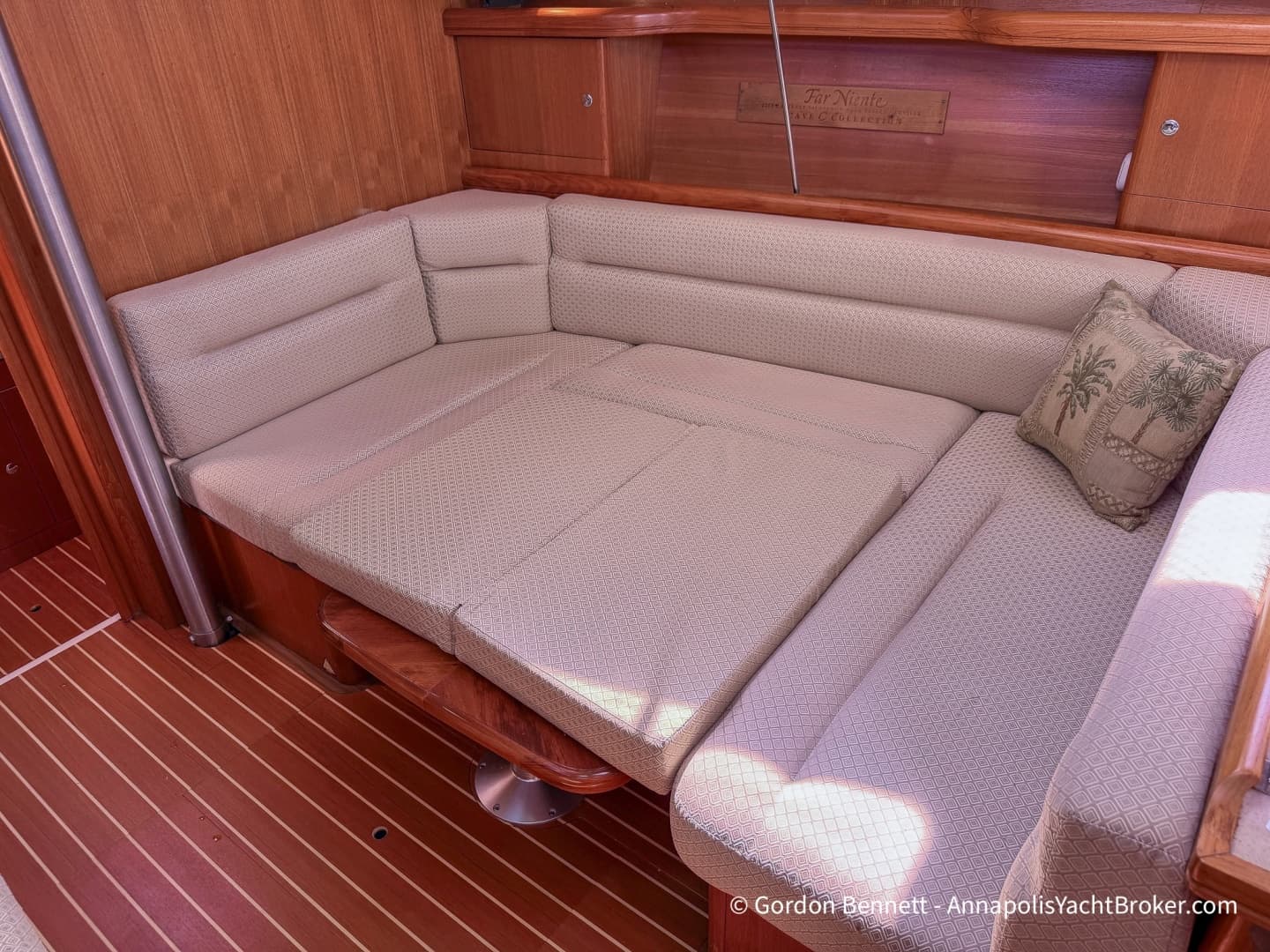 2005 Hunter 38