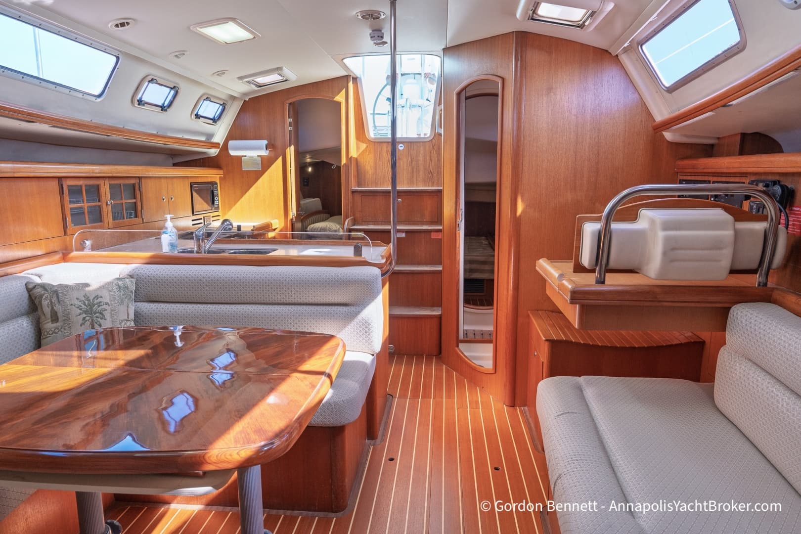 2005 Hunter 38