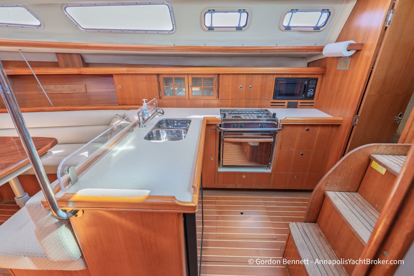 2005 Hunter 38