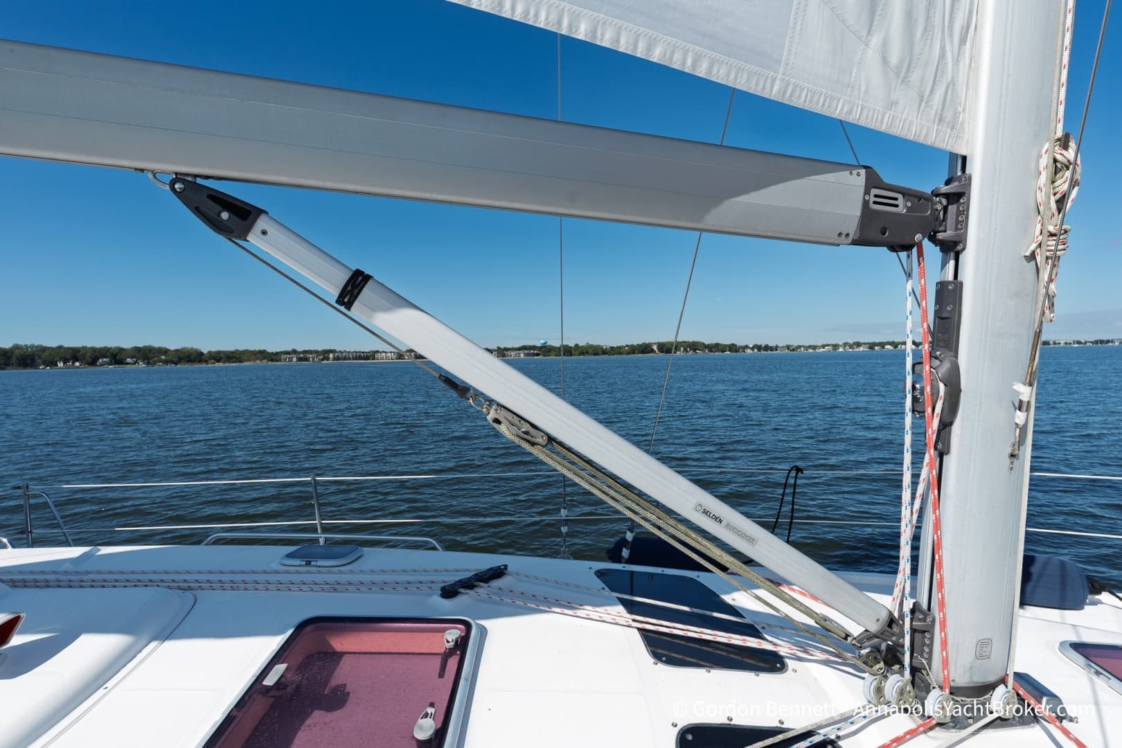 2005 Hunter 38