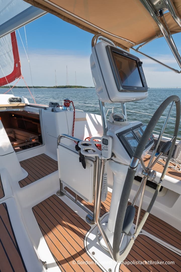2005 Hunter 38