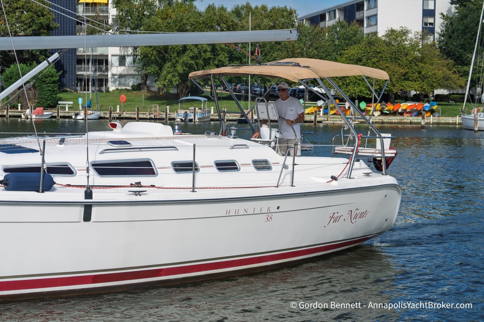 2005 Hunter 38