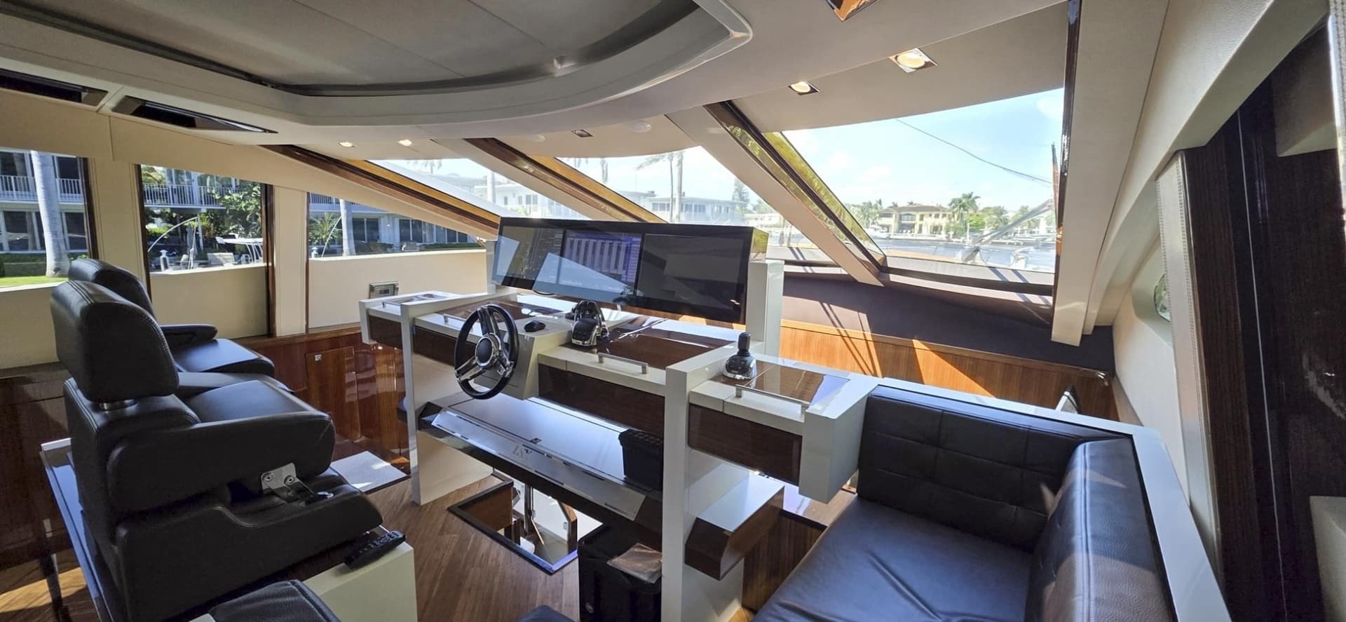 2012 Lazzara Yachts LSX 92