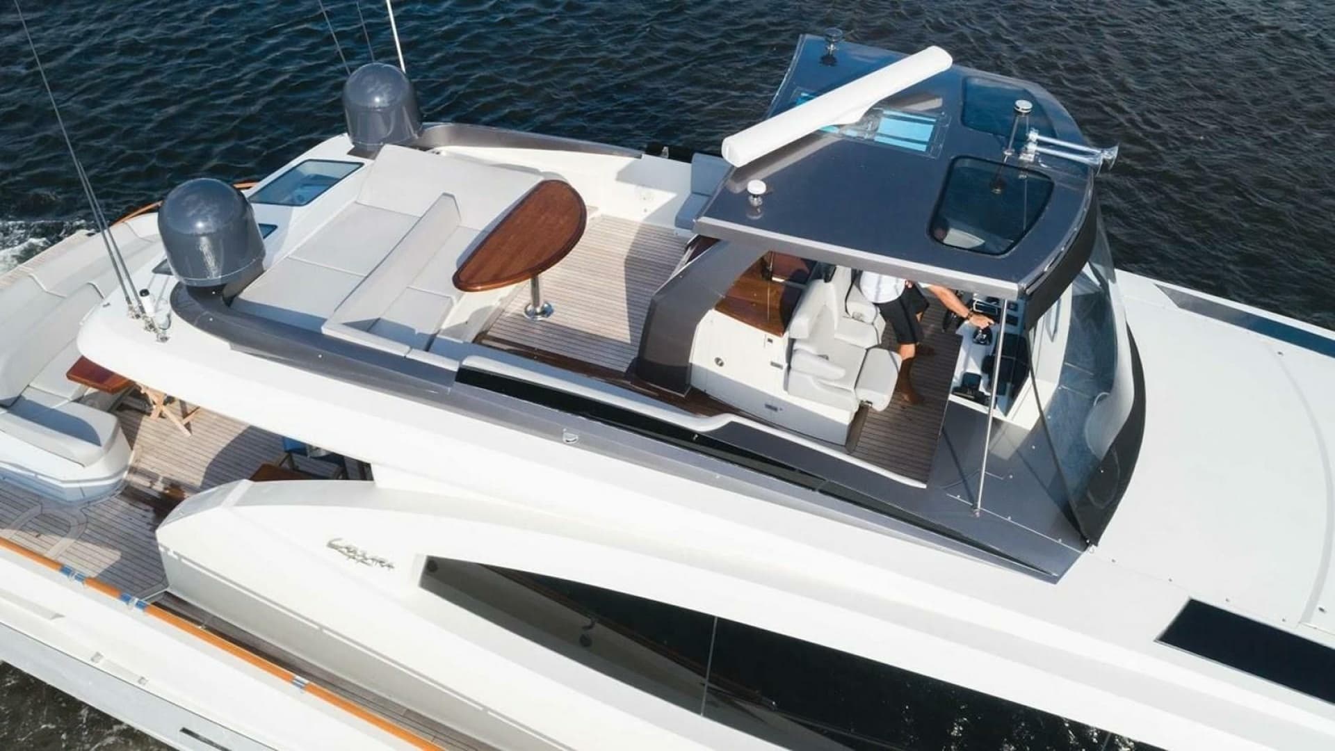2012 Lazzara Yachts LSX 92