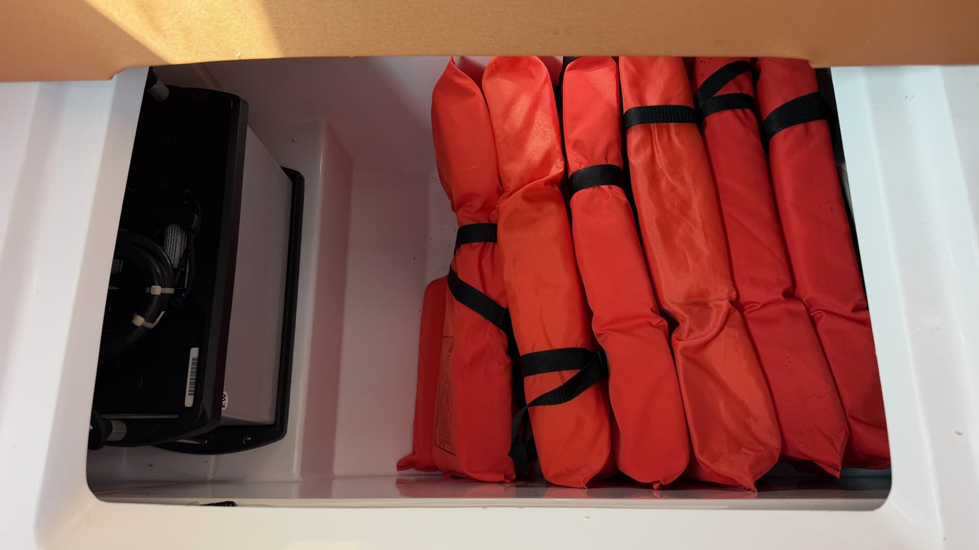 2023 Axopar 28 Cabin w/Wet Bar