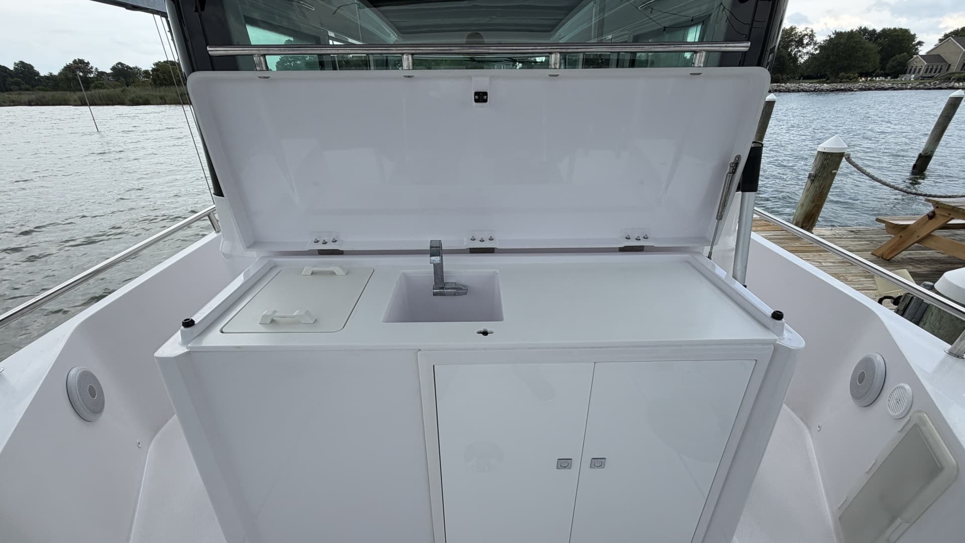 2023 Axopar 28 Cabin w/Wet Bar