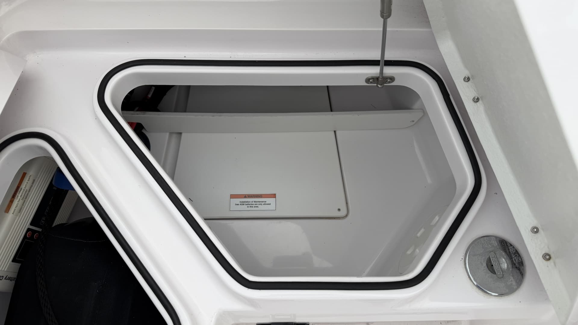 2023 Axopar 28 Cabin w/Wet Bar