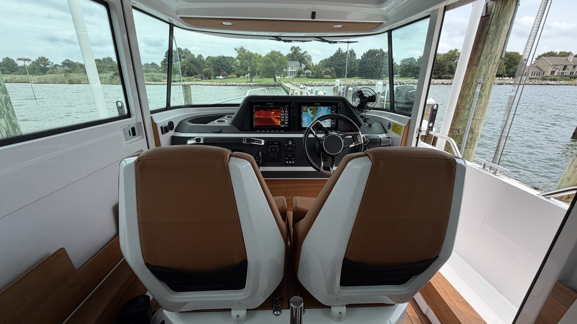 2023 Axopar 28 Cabin w/Wet Bar
