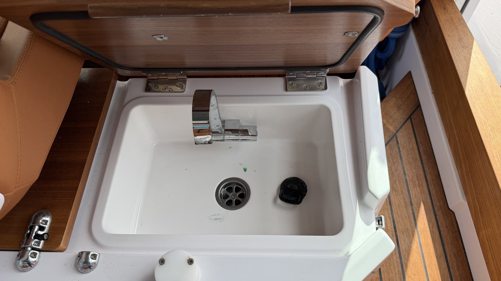 2023 Axopar 28 Cabin w/Wet Bar