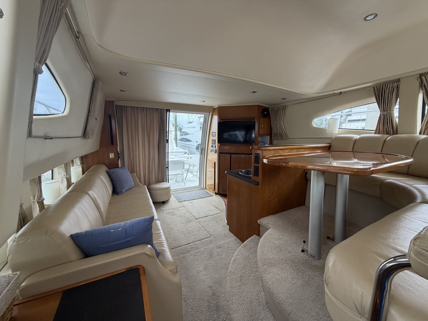 2005 Carver 38 Super Sport
