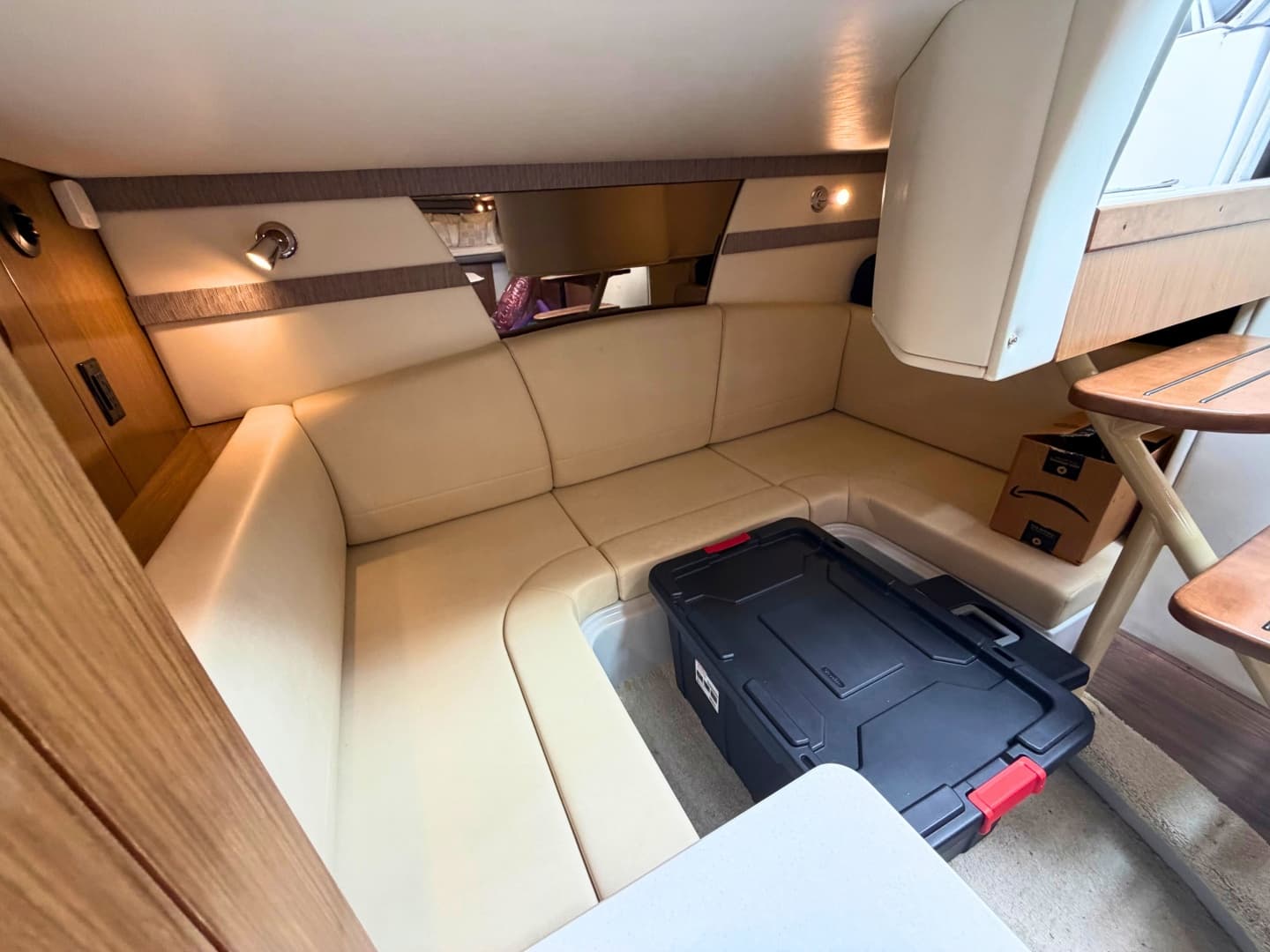 2018 Cruisers Yachts 35 Express