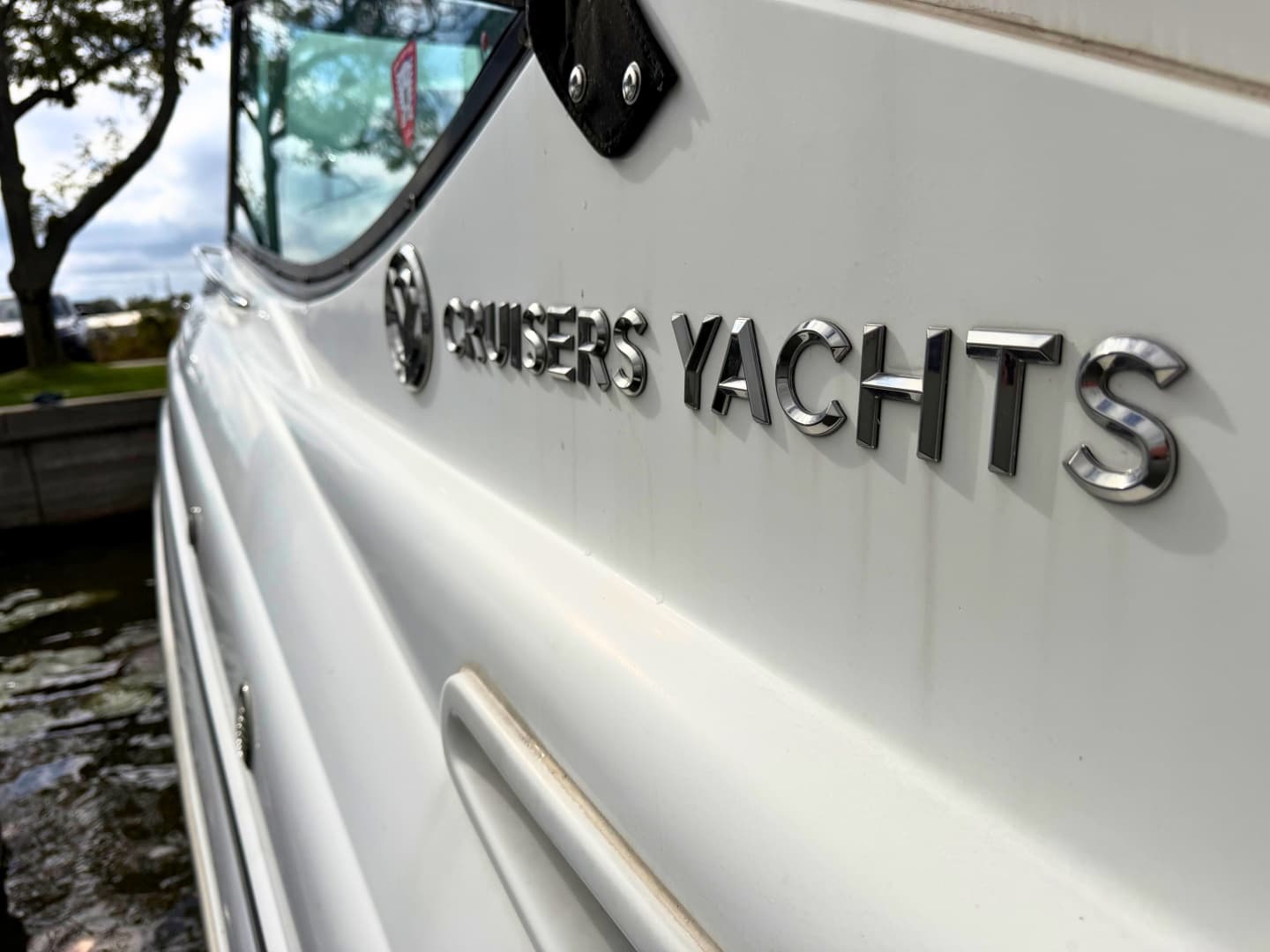 2018 Cruisers Yachts 35 Express