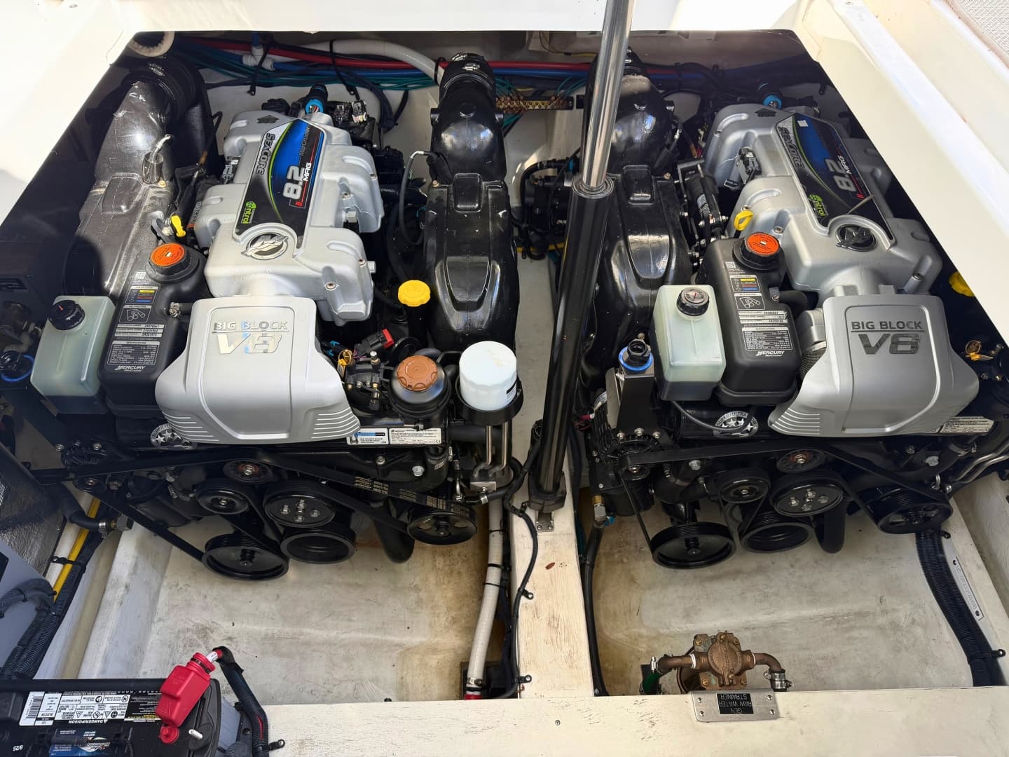 2018 Cruisers Yachts 35 Express