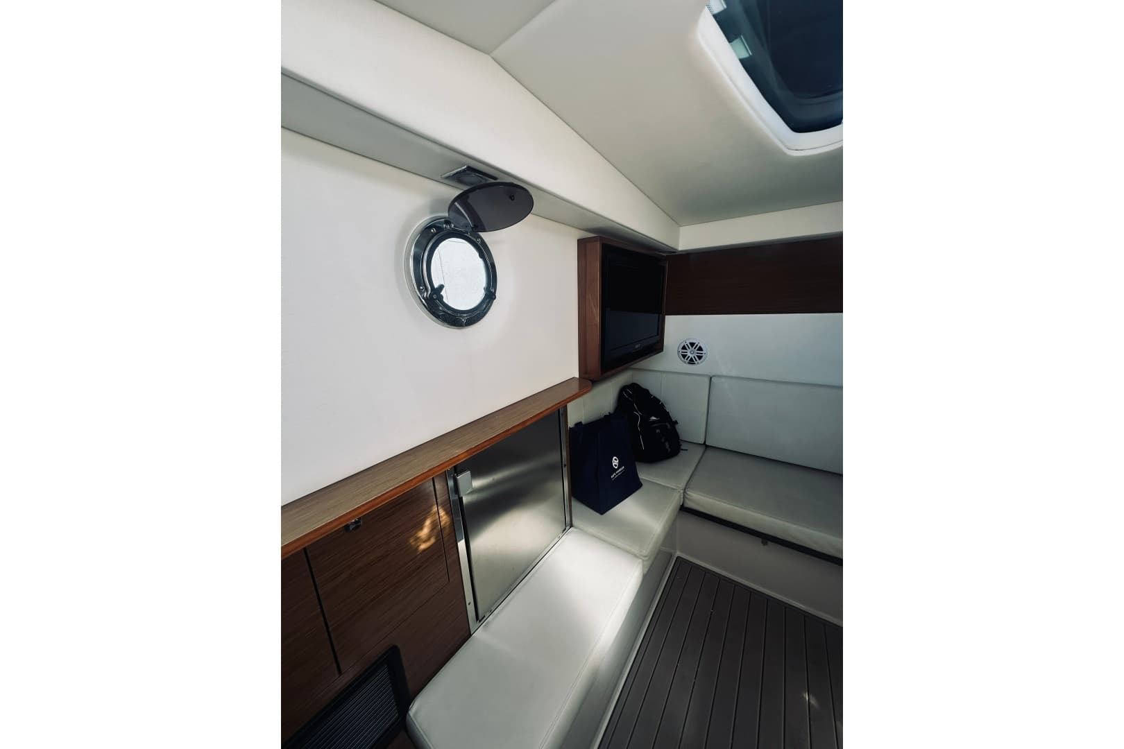 2015 Cruisers Sport Series 328 Bow Rider
