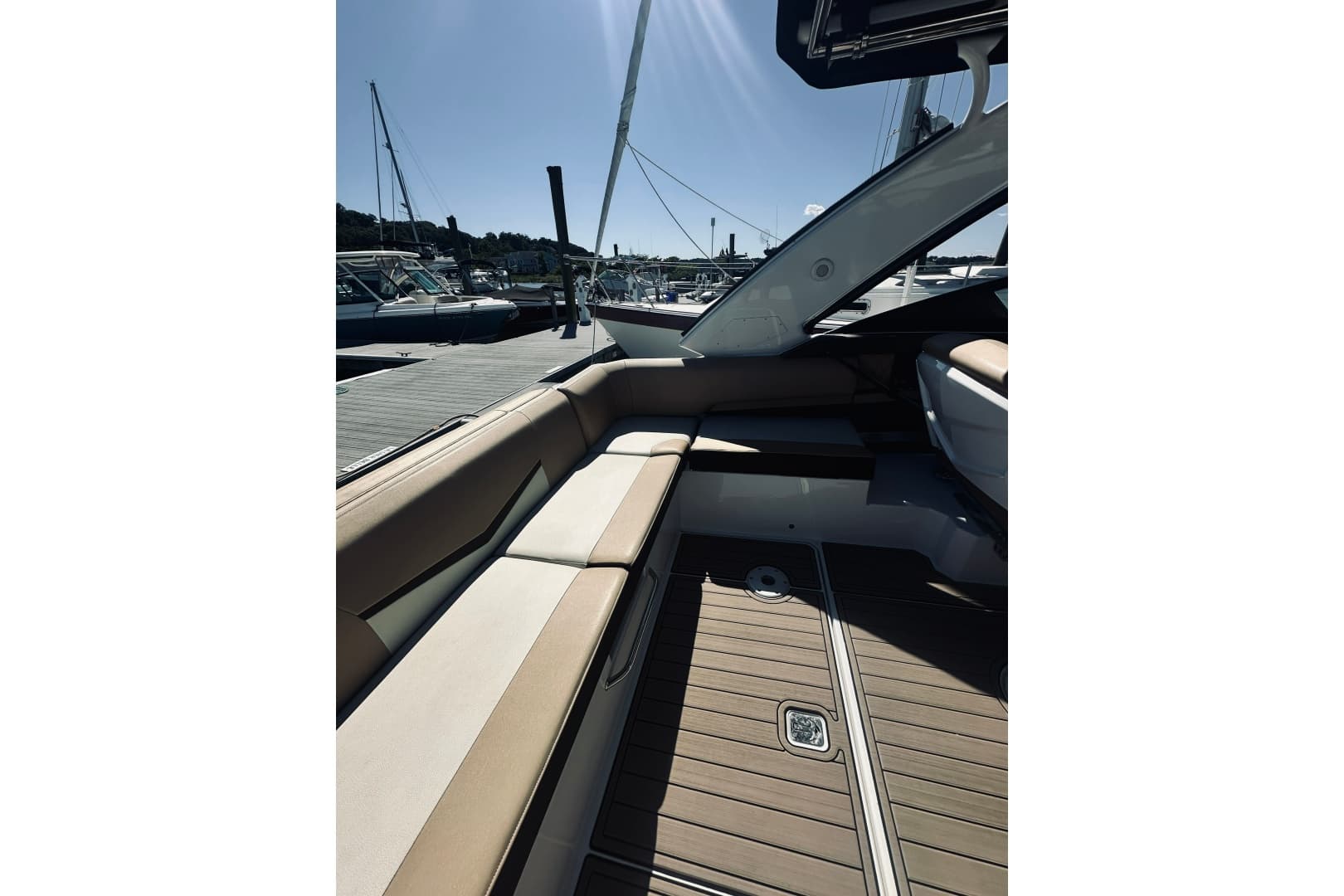 2015 Cruisers Sport Series 328 Bow Rider