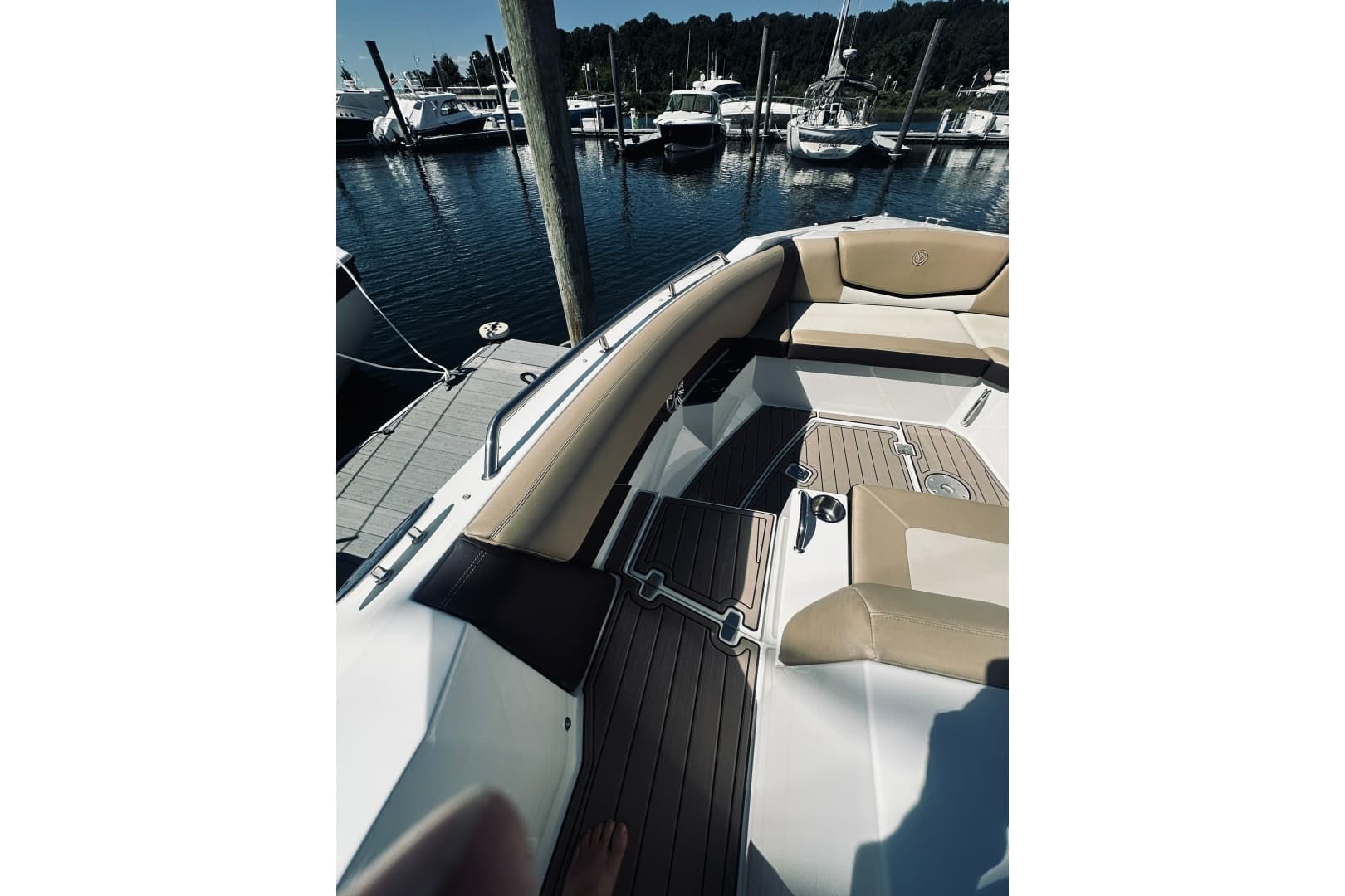 2015 Cruisers Sport Series 328 Bow Rider
