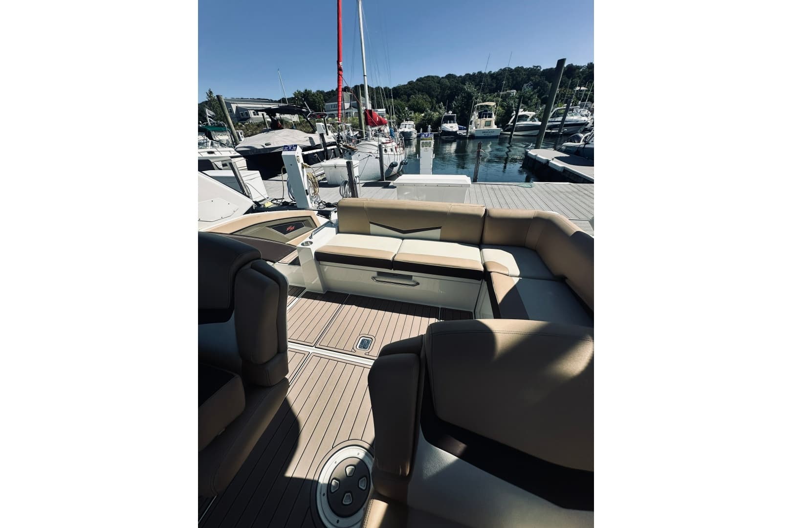 2015 Cruisers Sport Series 328 Bow Rider